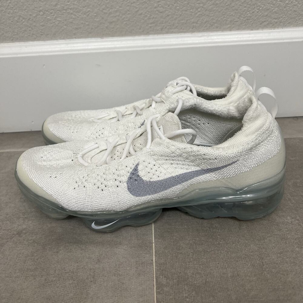 Nike Air VaporMax 2023 Flyknit Womens 9.5 White Athletic Shoes DV6840-100 - Picture 3 of 6
